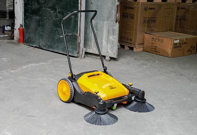 Giá bán xe quét rác công nghiệp rẻ hay đắt? Update bảng giá mới nhất!