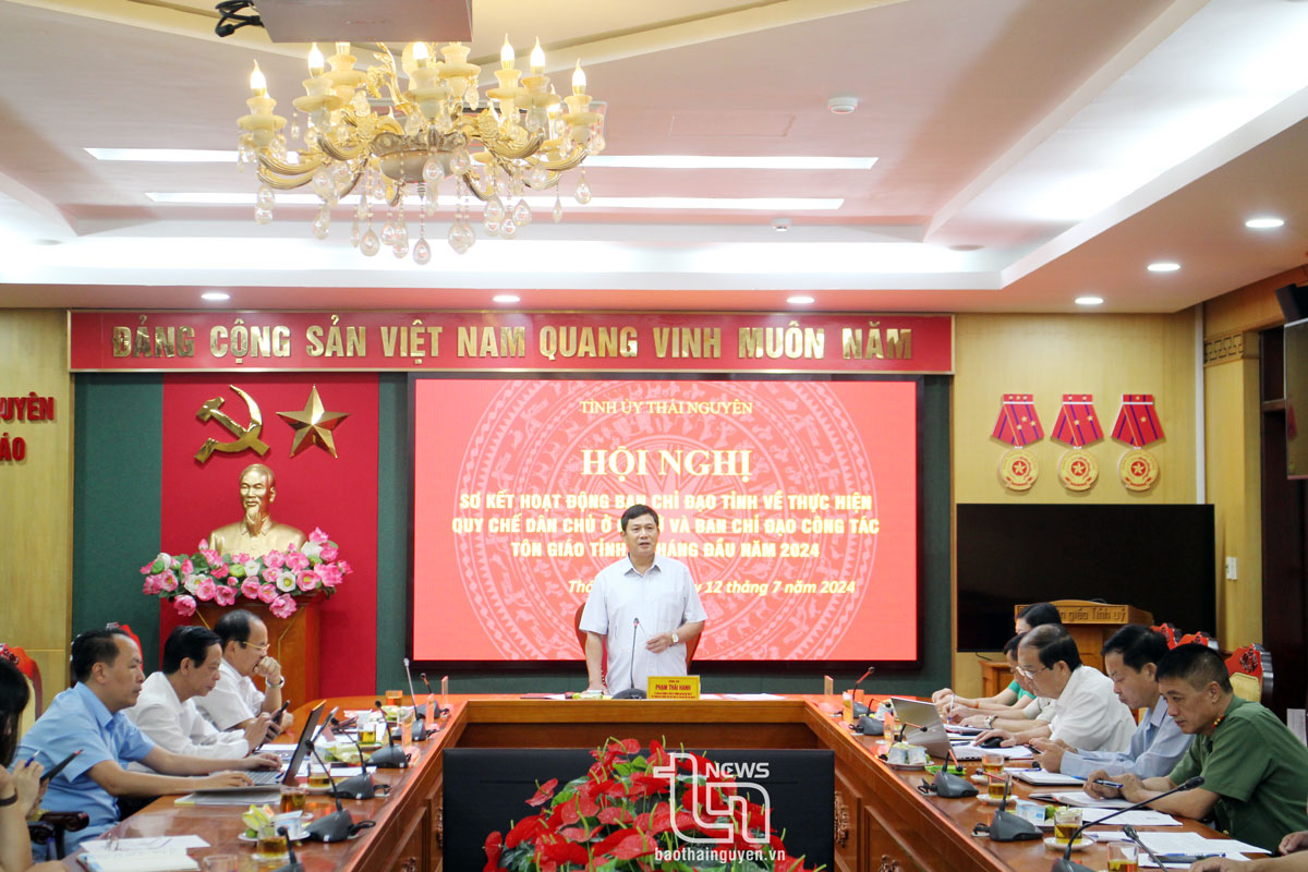 Thực hiện đúng quy chế dân chủ ở cơ sở và hoạt động tín ngưỡng tôn giáo