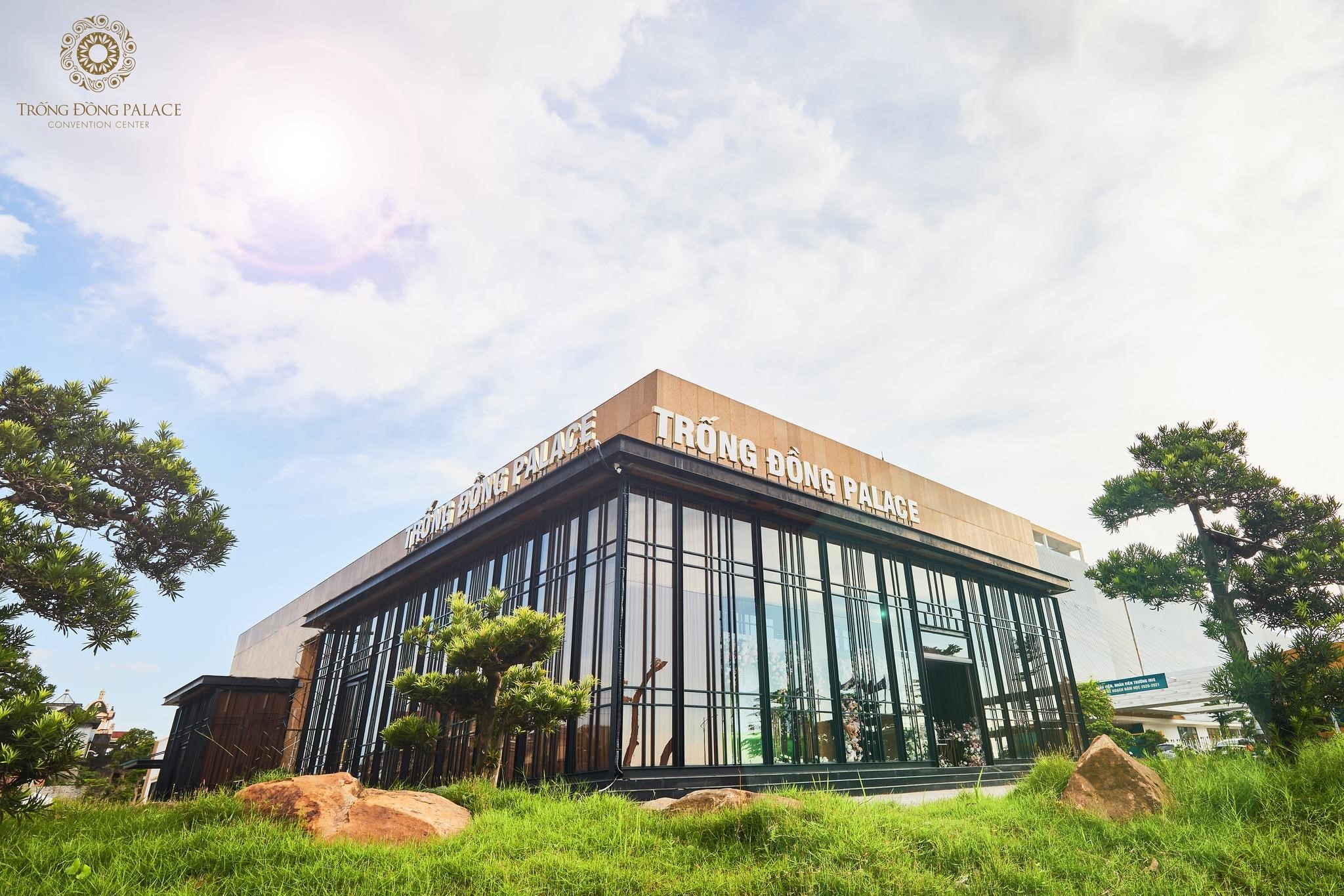 Trống Đồng Palace Thái Nguyên nằm trong khu đô thị mới Crown Villas với cảnh sắc xung quanh thoáng đãng, yên bình và nên thơ