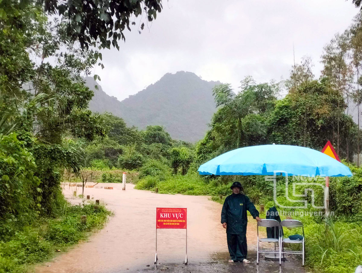 Nhiều công trình trên địa bàn huyện Võ Nhai ngập sâu do mưa lớn
