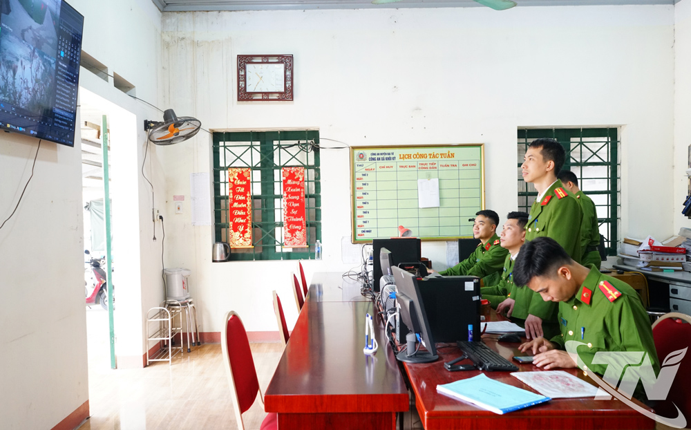 Công an cấp xã tăng cường giám sát công tác đảm bảo an ninh trật tự ở cơ sở.