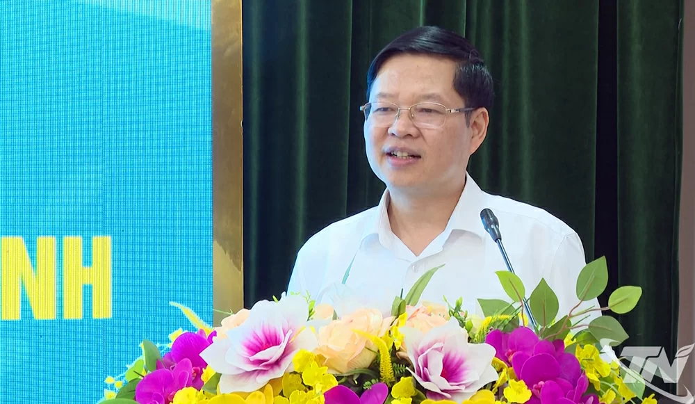 Đồng chí Đinh Quang Tuyên, Phó Bí thư Tỉnh ủy, Chủ tịch Ủy ban MTTQ tỉnh Thái Nguyên phát biểu tại Hội nghị.