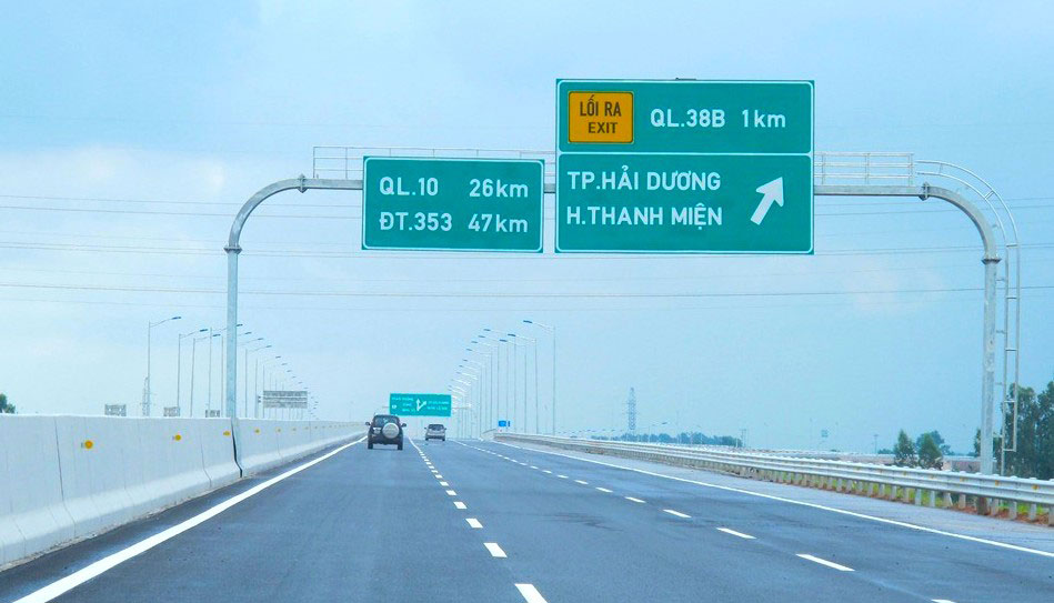 Thay biển chỉ dẫn địa giới hành chính giữa các tỉnh thành trước ngày 15/7