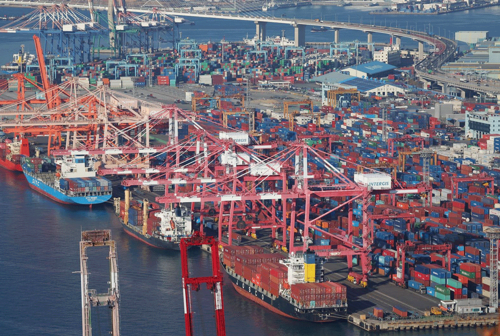 Cảng hàng hóa Busan, Hàn Quốc. Ảnh: Yonhap/TTXVN