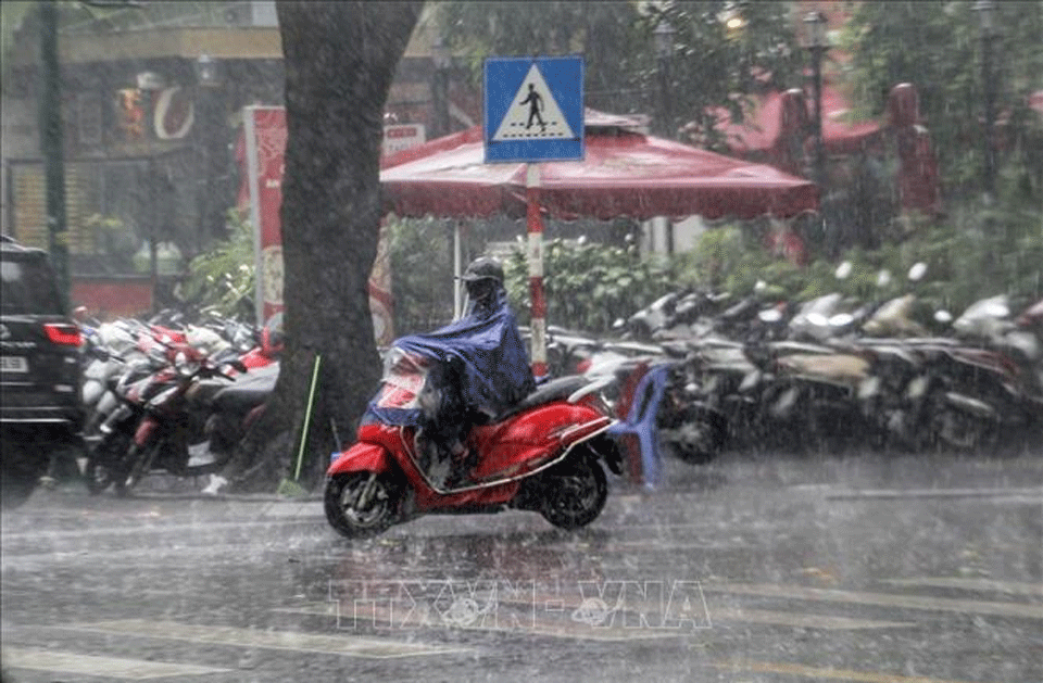 Cảnh báo mưa lớn cục bộ ở Hà Nội và khu vực Bắc Bộ