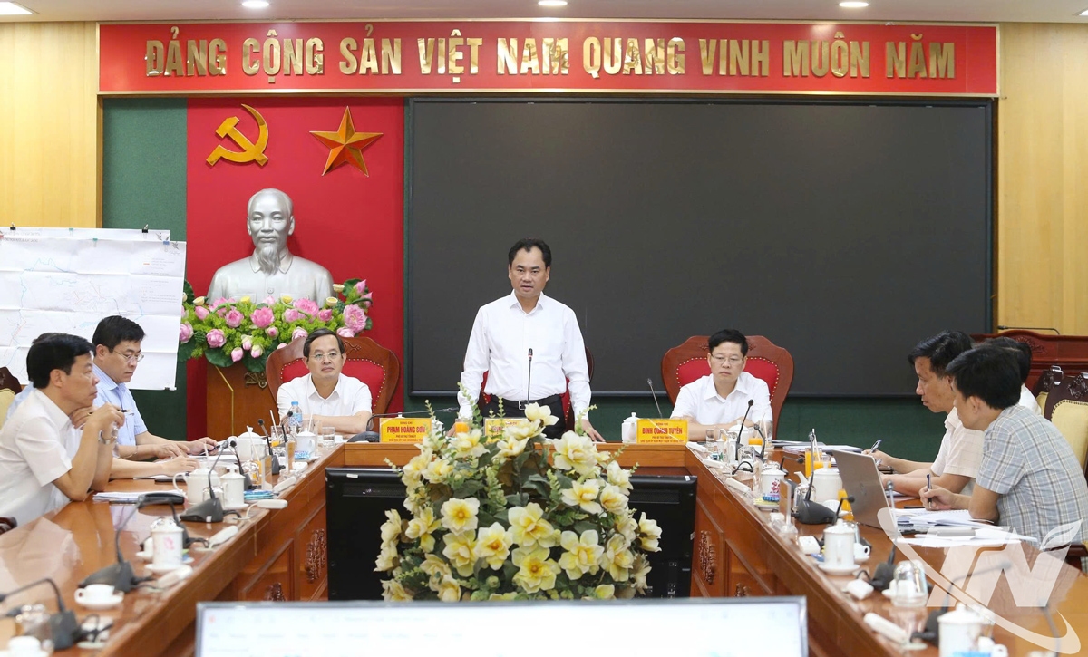 Đồng chí Bí thư Tỉnh ủy Trịnh Việt Hùng chủ trì Hội nghị.