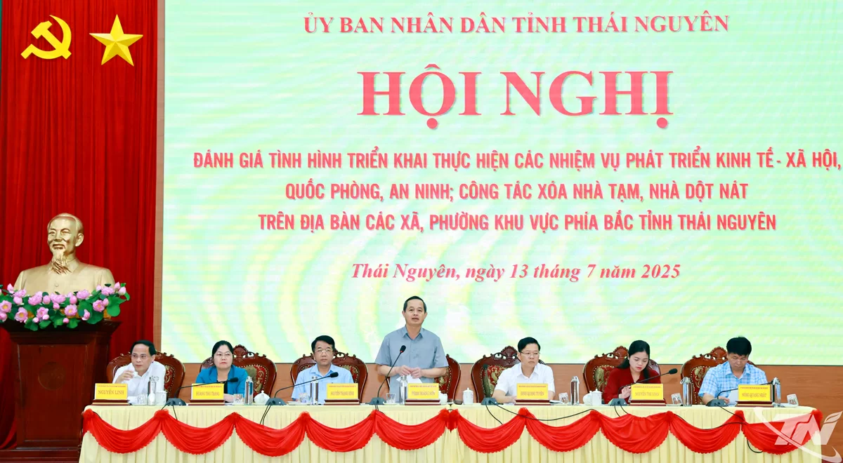 Đồng chí Phạm Hoàng Sơn, Phó Bí thư Tỉnh ủy, Chủ tịch UBND tỉnh phát biểu tại Hội nghị.