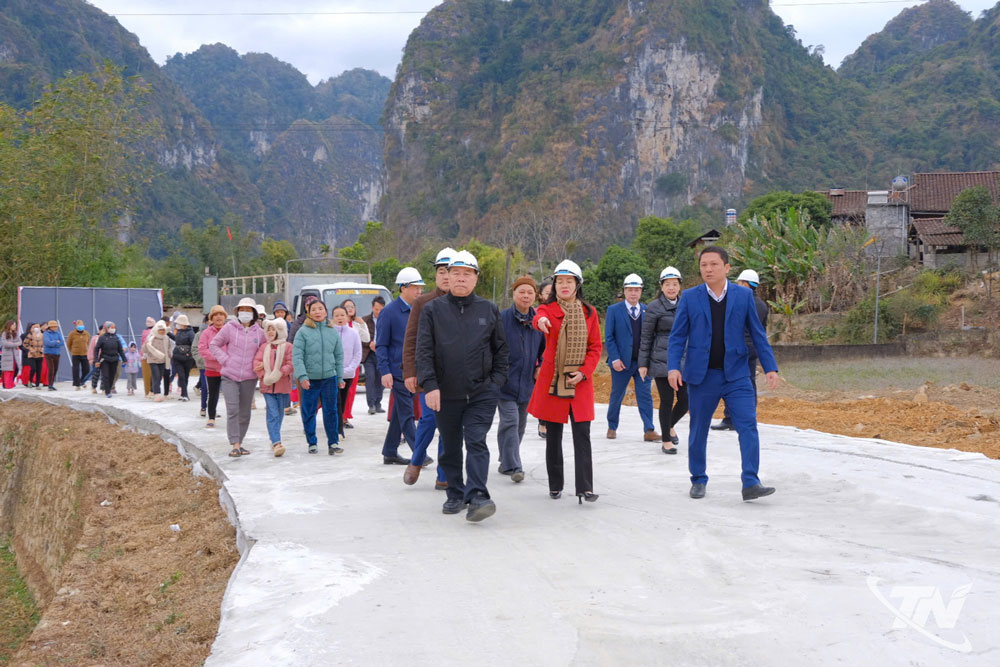 Tuyến đường giao thông nông thôn vào xóm Trung Sơn và 2 trường Tiểu học, Mầm non, xã Thần Sa do Công ty CP Đầu tư xây dựng Thăng Long tài trợ đã đưa vào sử dụng đầu năm 2025.