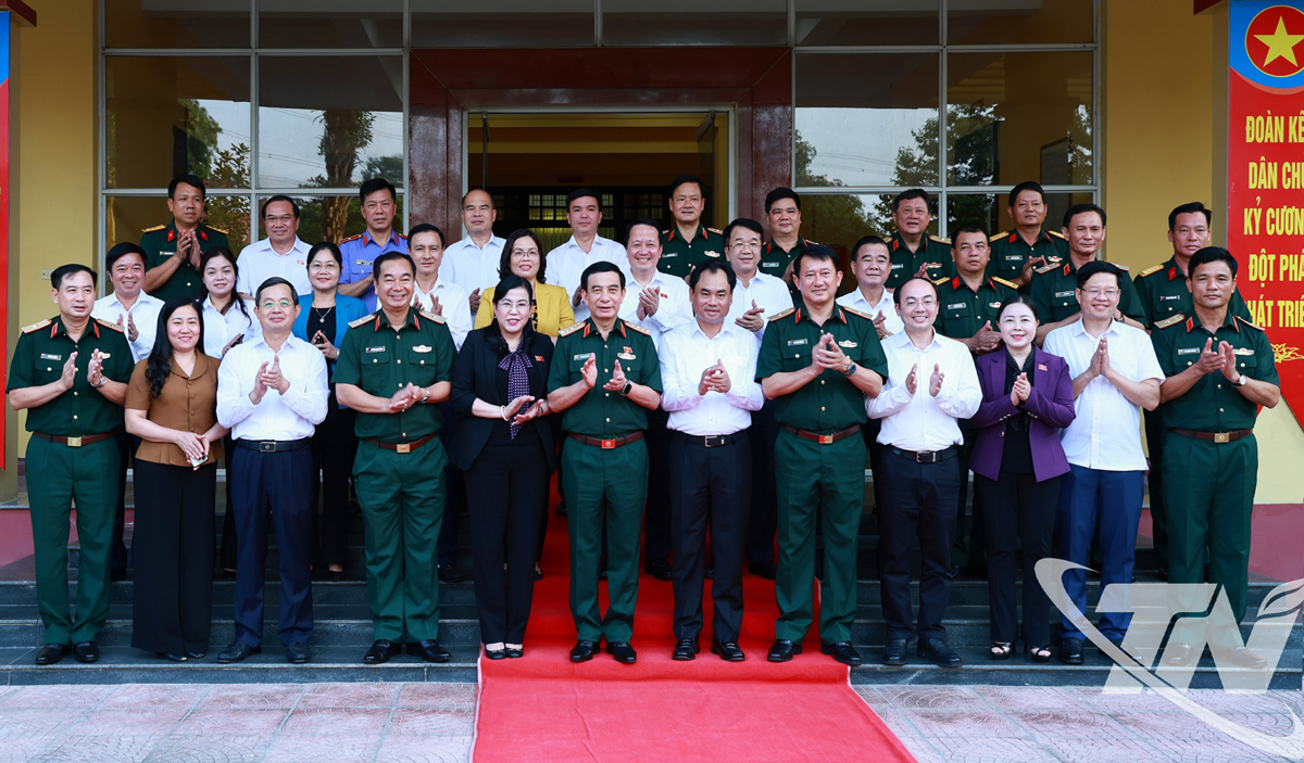 Đại tướng Phan Văn Giang và các đại biểu Quốc hội, lãnh đạo tỉnh Thái Nguyên cùng tập thể lãnh đạo Sư đoàn Bộ binh 312.