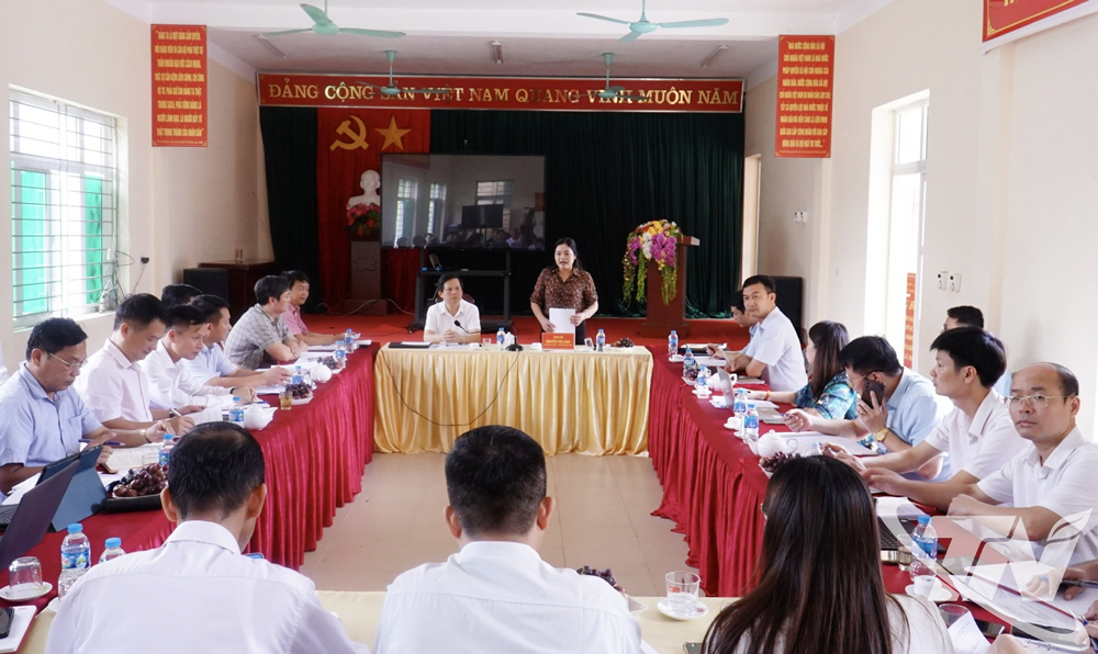 Quang cảnh buổi làm việc.