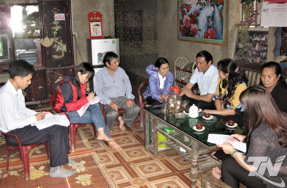 Cán bộ, văn nghệ sĩ của tỉnh tìm hiểu, nghiên cứu về nét đẹp văn hóa của đồng bào các dân tộc tại vùng quê Chợ Đồn.