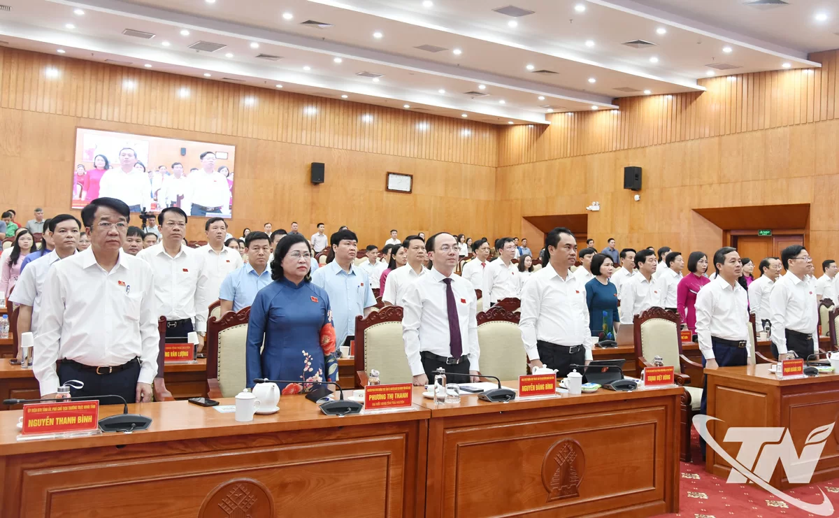 Các đồng chí lãnh đạo tỉnh và đại biểu dự Kỳ họp.