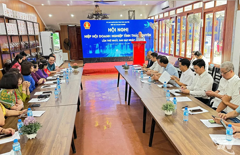 Toàn cảnh hội nghị.