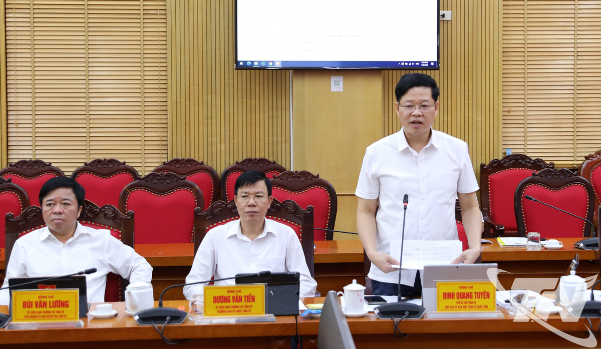 Đồng chí Đinh Quang Tuyên, Phó Bí thư Tỉnh ủy, Chủ tịch Ủy ban MTTQ tỉnh, phát biểu tại Hội nghị.