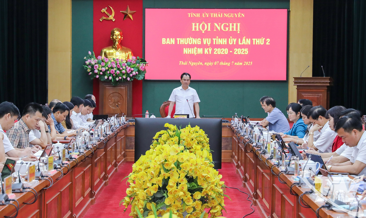 Đồng chí Bí thư Tỉnh ủy Trịnh Việt Hùng chủ trì Hội nghị.