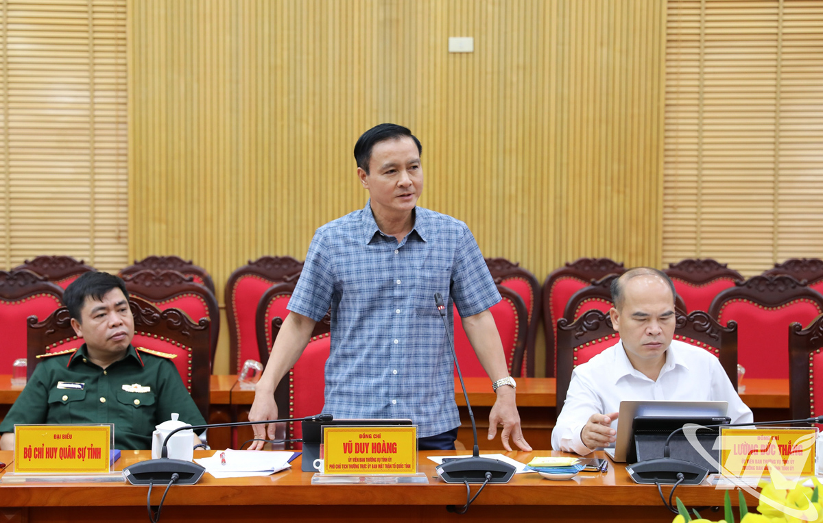 Các đại biểu báo cáo, thảo luận tại Hội nghị.