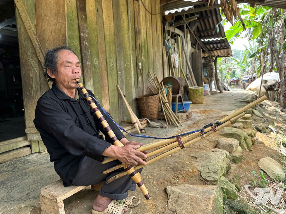 Tiếng khèn Mông trên đỉnh Nghè Luông