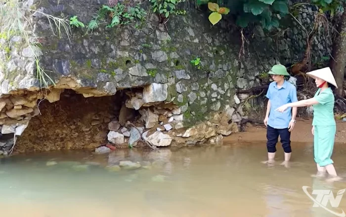 Kiểm tra tình hình sạt lở tại Trường Phổ thông dân tộc nội trú THCS Nguyễn Bỉnh Khiêm