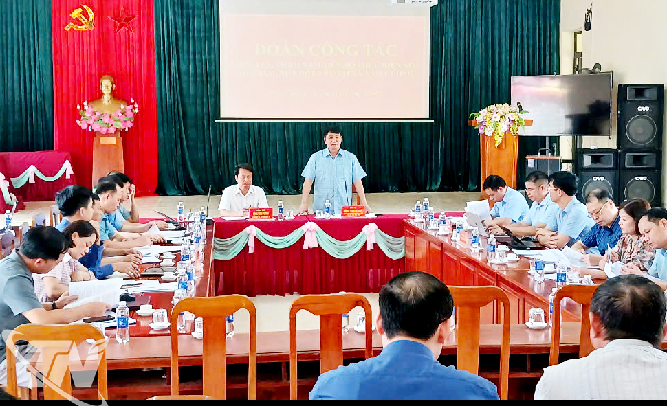 Kiểm tra việc triển khai xóa nhà tạm, dột nát