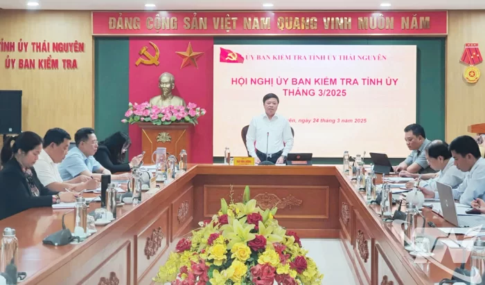 Chủ động kiểm tra, giữ vững kỷ luật Đảng