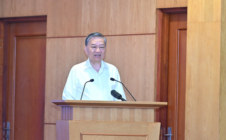 Tổng Bí thư Tô Lâm, Trưởng Ban Chỉ đạo Trung ương về phát triển khoa học, công nghệ, đổi mới sáng tạo và chuyển đổi số, phát biểu chỉ đạo tại hội nghị.