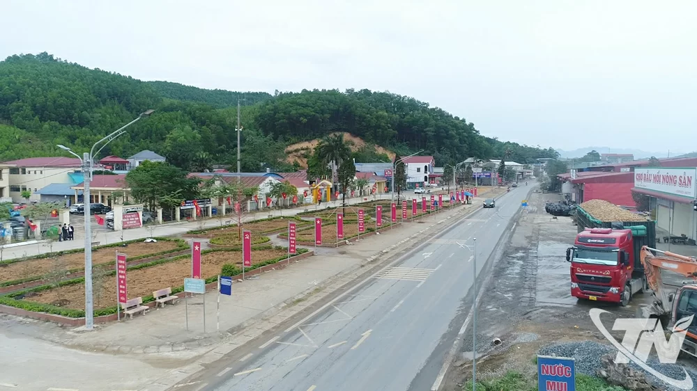 Xã Phú Lương sở hữu nhiều điều kiện thuận lợi để phát triển toàn diện. Trong ảnh: Một đoạn Quốc lộ 3 đi qua địa bàn xã.