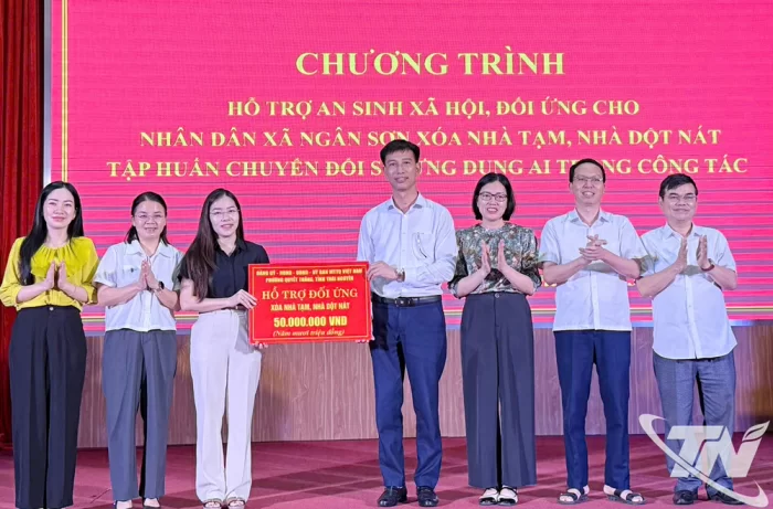 Phường Quyết Thắng hỗ trợ kinh phí xóa nhà tạm cho xã Ngân Sơn