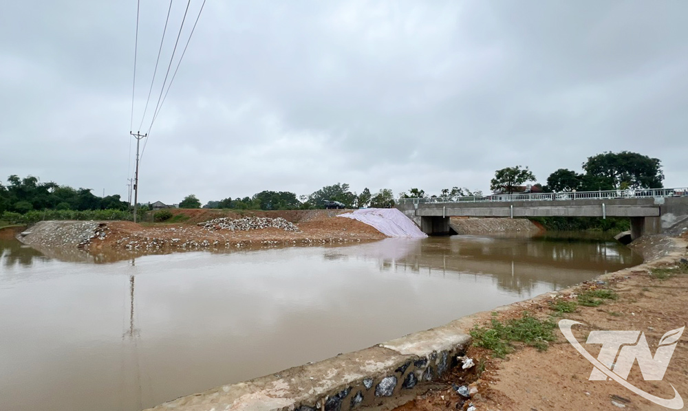 Vị trí sạt lở tại khu vực cầu Kênh.