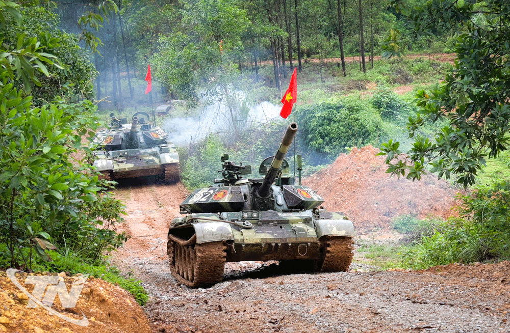 Kíp xe tăng T54B vào vị trí kiểm tra.