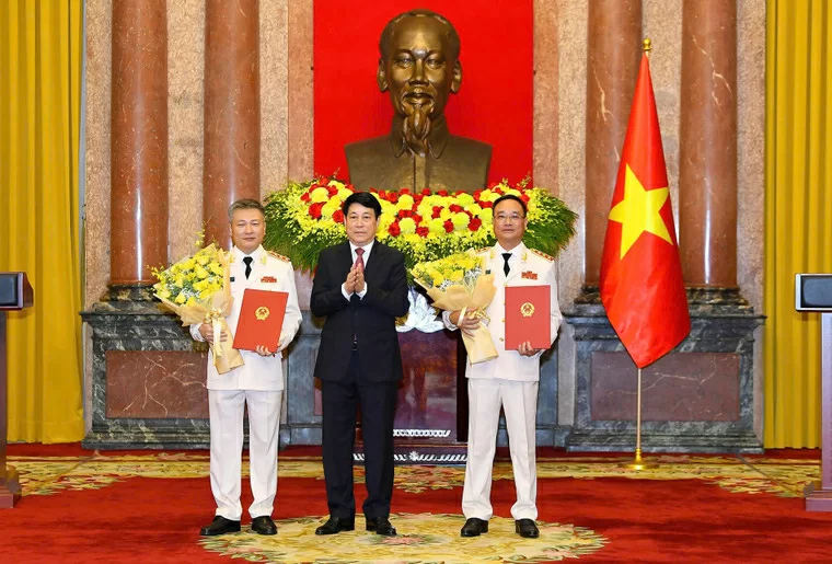 Chủ tịch nước trao quyết định thăng cấp bậc hàm Thượng tướng đối với các đồng chí Thứ trưởng Công an: Phạm Thế Tùng, Nguyễn Ngọc Lâm.