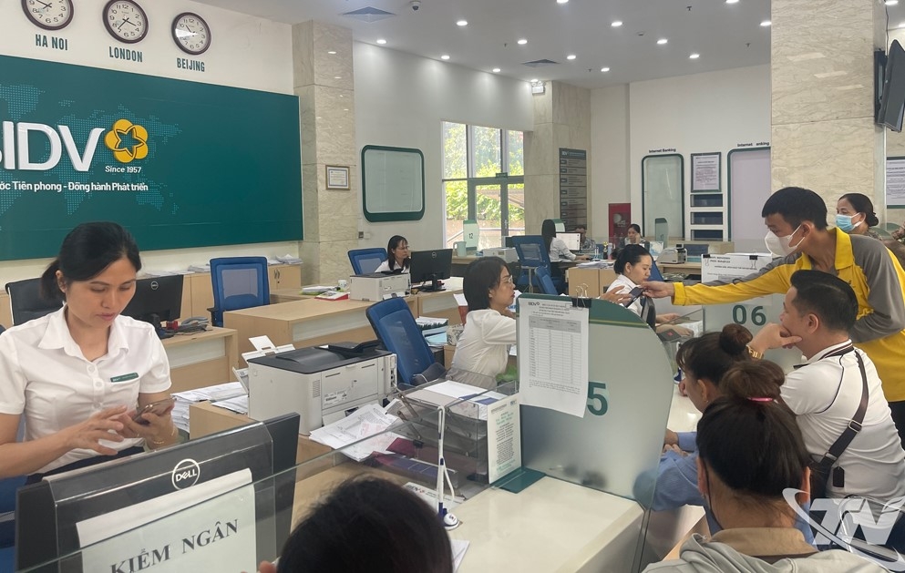 Đẩy mạnh thanh toán không dùng tiền mặt