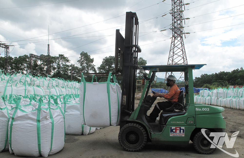 Công ty TNHH Khai thác và Chế biến khoáng sản Núi Pháo là một trong những doanh nghiệp trên địa bàn tỉnh có giá trị xuất nhập khẩu hàng hóa khẩu lớn.