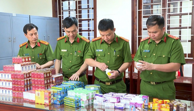 Thủ tướng giao Bộ Công an tập trung chỉ đạo các lực lượng nghiệp vụ, công an các địa phương xác lập chuyên án, đấu tranh quyết liệt, xử lý nghiêm các hành vi phạm tội, nhất là các mặt hàng thuốc giả, thực phẩm giả.