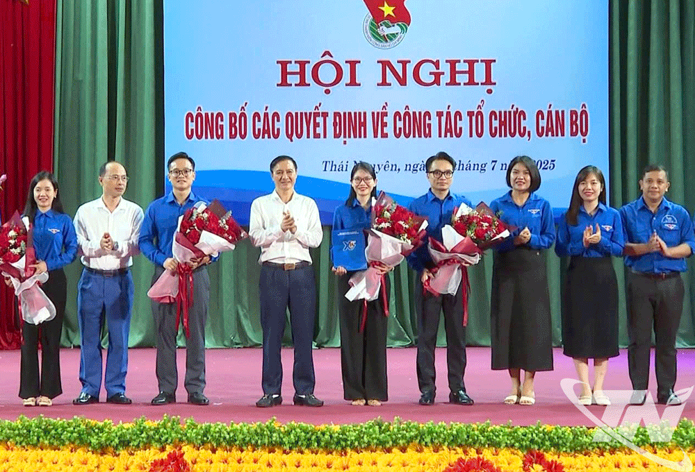 Đồng chí Phạm Thị Thu Hiền (thứ 5 từ trái sang) được chỉ định làm Bí thư Tỉnh đoàn Thái Nguyên.
