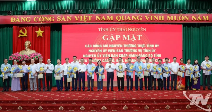 Gặp mặt các đồng chí nguyên lãnh đạo tỉnh Thái Nguyên nghỉ chế độ, chuyển công tác