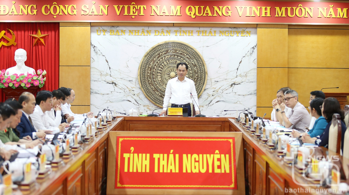Đồng chí Bí thư Tỉnh ủy Trịnh Việt Hùng chủ trì Hội nghị.