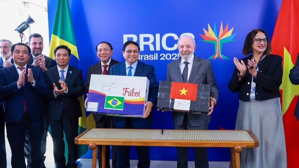 Thủ tướng Chính phủ và Tổng thống Brazil chứng kiến Lễ công bố lô hàng xuất khẩu cá tra-basa và cá rô phi đầu tiên của Việt Nam sang Brazil và Lễ công bố lô hàng xuất khẩu thịt bò đầu tiên của Brazil sang Việt Nam. (Ảnh: VGP/NHẬT BẮC)