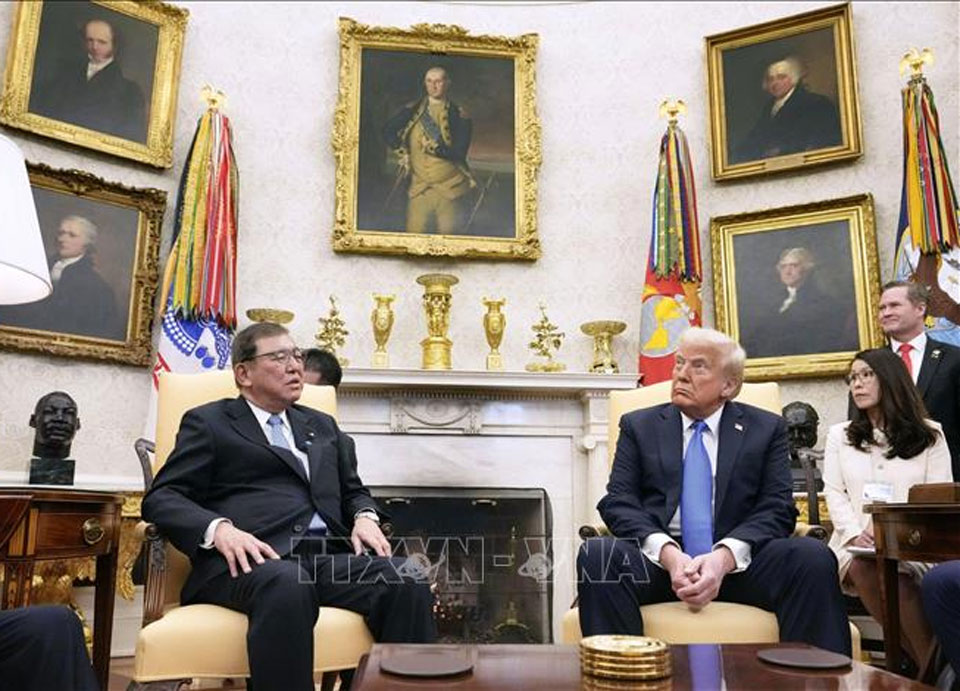 Tổng thống Mỹ Donald Trump (phải) và Thủ tướng Nhật Bản Shigeru Ishiba tại cuộc gặp ở Nhà Trắng, Washington D.C., ngày 7/2. Ảnh: Kyodo/TTXVN