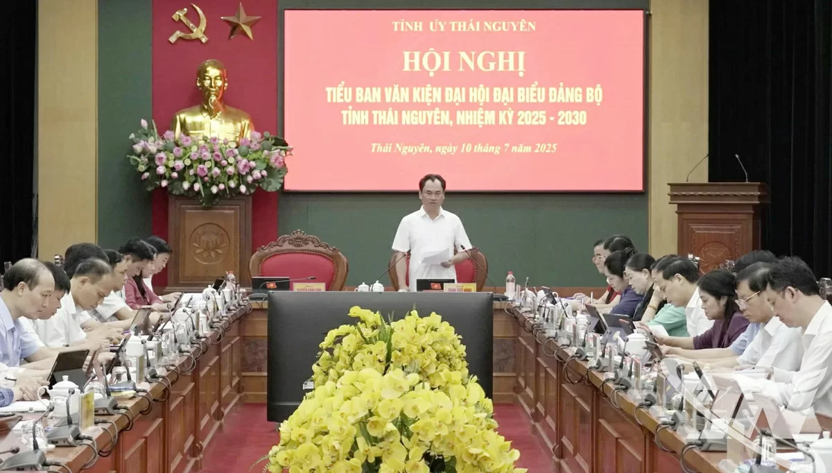 Đồng chí Bí thư Tỉnh ủy Trịnh Việt Hùng chủ trì Hội nghị.