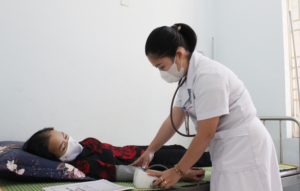 Y tế cơ sở là nơi gần dân nhất nên nếu được đầu tư về con người và cơ sở vật chất thỏa đáng sẽ góp phần quan trọng trong nâng cao sức khỏe của người dân.