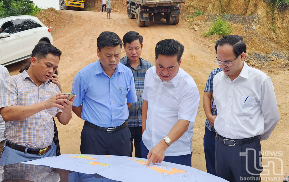Tháo gỡ vướng mắc về mặt bằng tại Cụm công nghiệp Sơn Cẩm 1