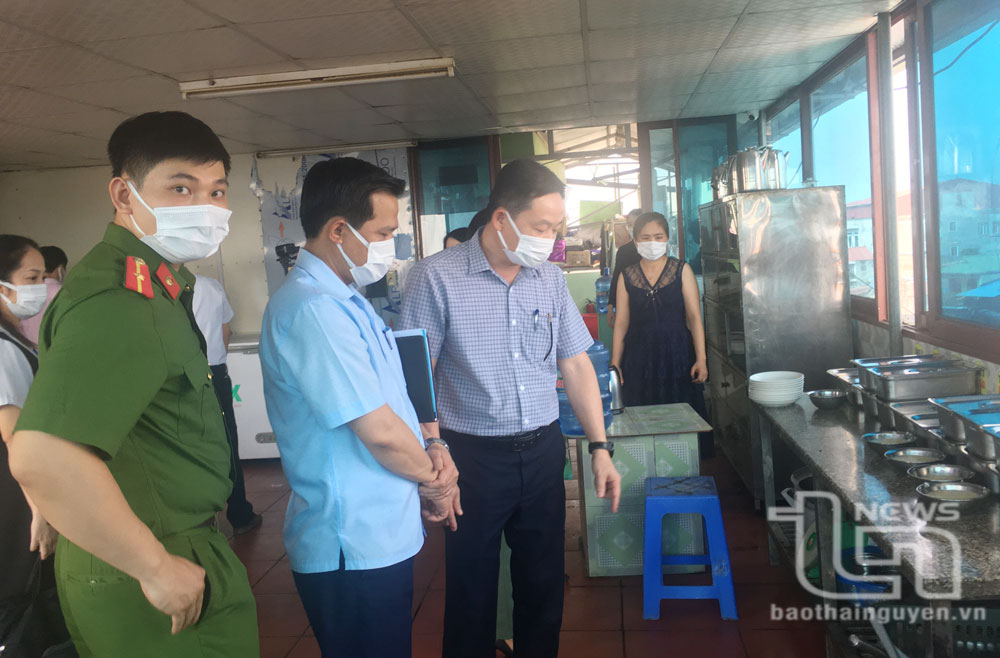 Siết chặt thanh, kiểm tra trong lĩnh vực y tế