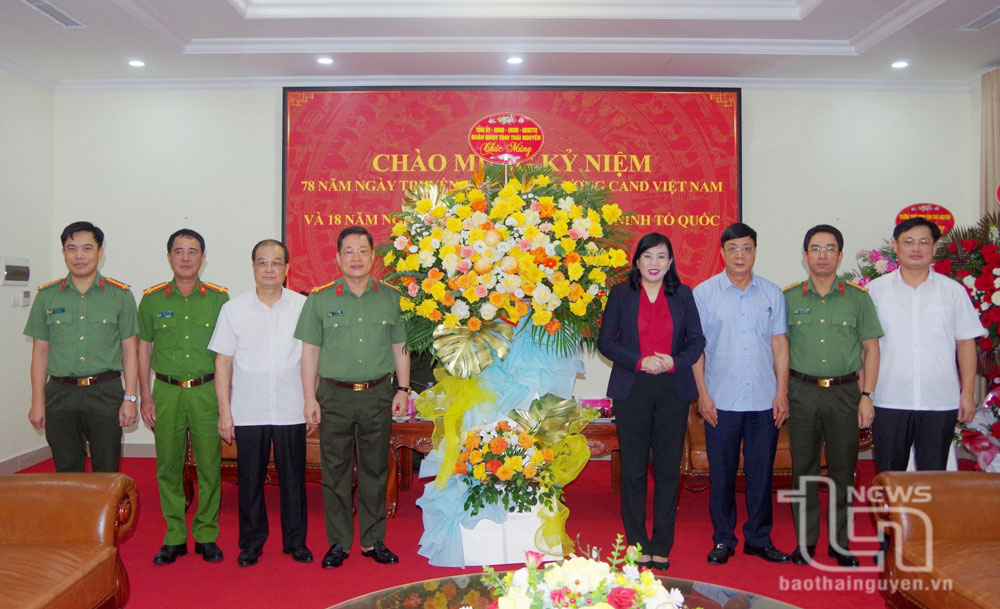 Lãnh đạo tỉnh chúc mừng lực lượng Công an nhân Ngày truyền thống