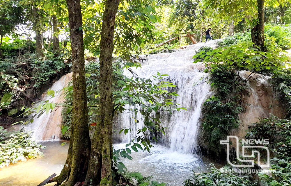Thác Mây: Bức tranh thủy mặc trong rừng Thần Sa