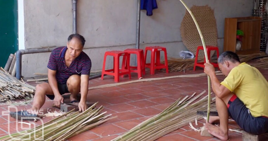 Công đoạn cần sức khỏe do đàn ông đảm nhận.