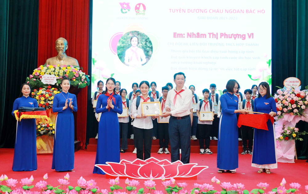 Phú Lương: Tuyên dương 82 thiếu nhi đạt danh hiệu Cháu ngoan Bác Hồ