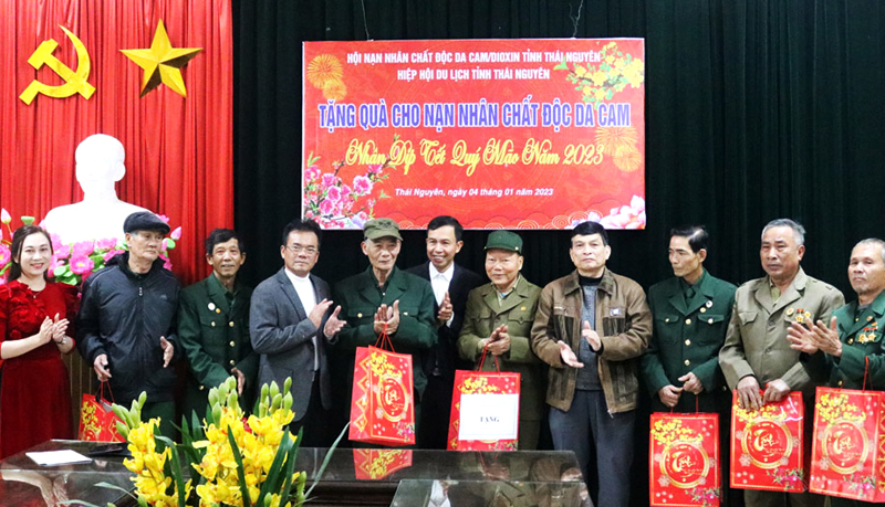 Các cơ quan, đơn vị, doanh nghiệp ủng hộ Quỹ Nạn nhân chất độc da cam trên 276 triệu đồng