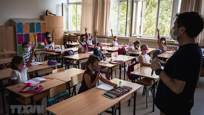 Chuyên gia Anh cảnh báo đợt dịch COVID-19 quy mô lớn vào tháng 9