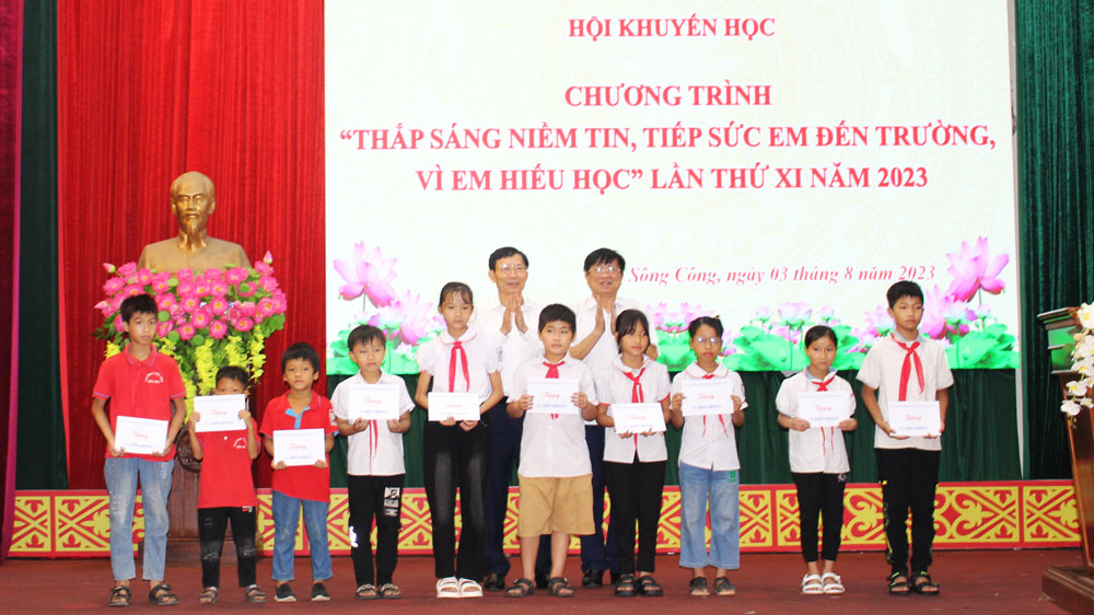 TP. Sông Công: Trao học bổng cho học sinh nghèo vượt khó