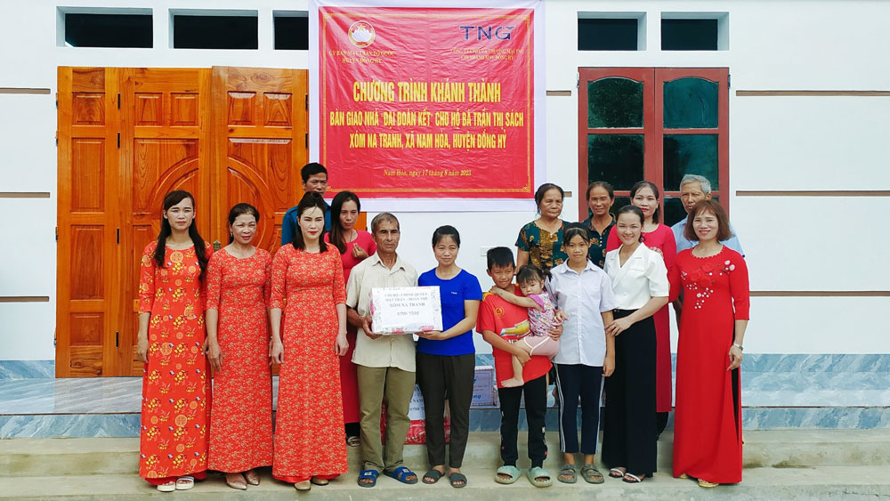 Đồng Hỷ: Bàn giao nhà Đại đoàn kết cho hộ nghèo
